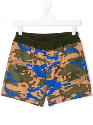 Камуфляжные шорты для плавания Moncler Enfant. Цвет: разноцветный