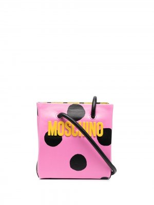 Сумка на плечо в горох с нашивкой-логотипом Moschino. Цвет: розовый