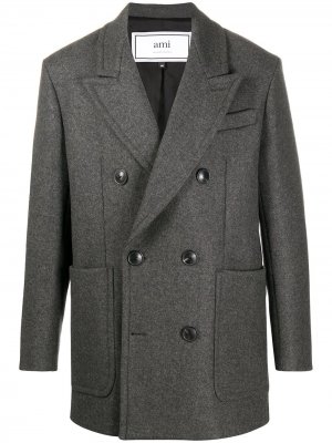 Короткое двубортное пальто AMI Paris. Цвет: серый