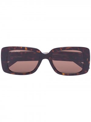 Солнцезащитные очки в оправе черепаховой расцветки Balenciaga Eyewear. Цвет: коричневый