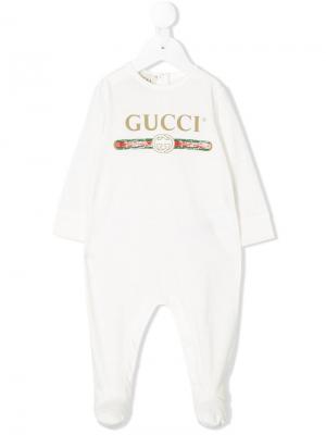 Пижама с логотипом Gucci Kids. Цвет: белый