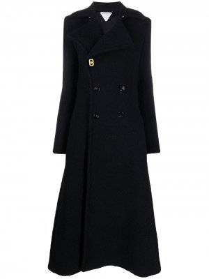 Двубортное пальто из ткани букле Bottega Veneta. Цвет: черный