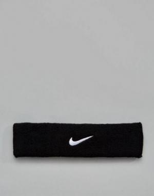 Черная повязка на голову с логотипом-галочкой  NN.07010 Nike Training. Цвет: черный