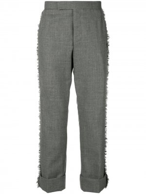 Классические брюки с необработанными краями Thom Browne. Цвет: серый