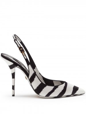 Туфли с ремешком на пятке и зебровым принтом Dolce & Gabbana. Цвет: белый