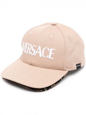Кепка с вышитым логотипом Versace. Цвет: коричневый