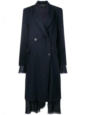 Двубортное пальто с ярусным дизайна Erika Cavallini. Цвет: синий