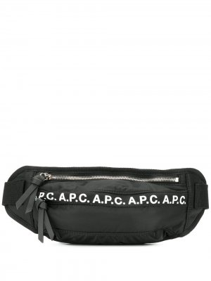 Поясная сумка с логотипом A.P.C.. Цвет: черный