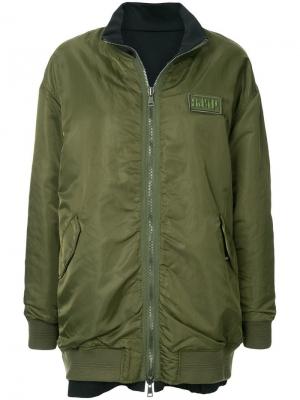Двухсторонняя куртка-бомбер в стиле оверсайз SJYP. Цвет: зеленый
