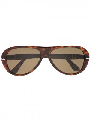 Солнцезащитные очки-авиаторы черепаховой расцветки Persol. Цвет: коричневый