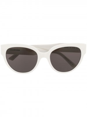 Солнцезащитные очки в оправе кошачий глаз Balenciaga Eyewear. Цвет: белый