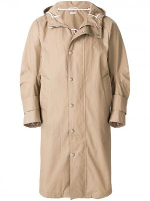 Пальто с капюшоном и полосками на спине Thom Browne. Цвет: нейтральные цвета