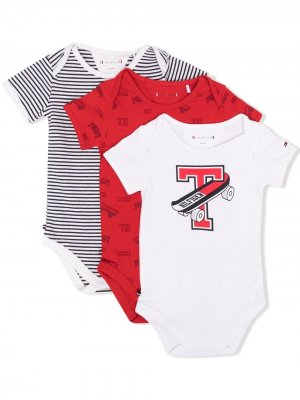 Комплект из трех комбинезонов для новорожденного Tommy Hilfiger Junior. Цвет: красный