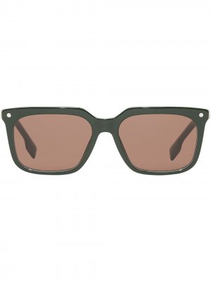 Солнцезащитные очки в квадратной оправе Burberry. Цвет: зеленый