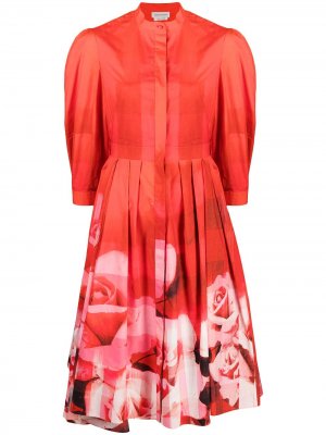 Расклешенное платье-рубашка асимметричного кроя Alexander McQueen. Цвет: красный