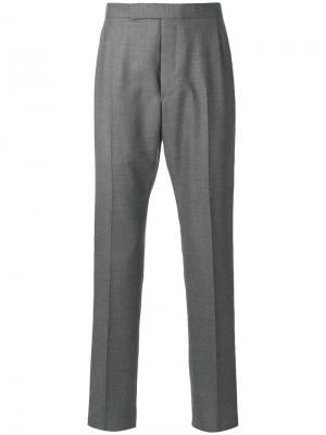 Укороченные брюки строгого кроя Thom Browne. Цвет: серый