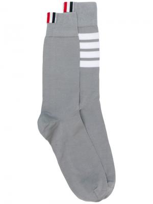 Носки с 4 полосками Thom Browne. Цвет: серый