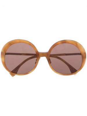 Затемненные солнцезащитные очки в круглой оправе Fendi Eyewear. Цвет: коричневый